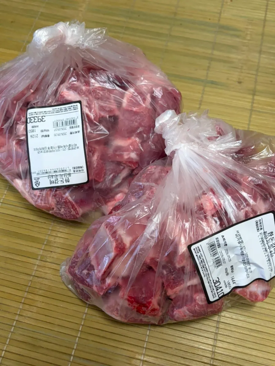 Shredded scallions and meat sauce included with the purchase