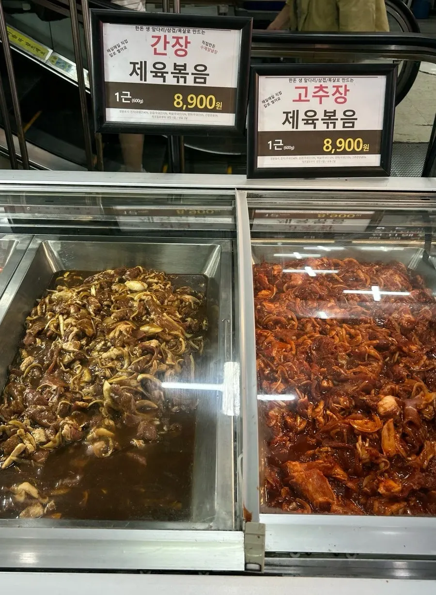 옆 모락모락설렁탕과 이어지는 매장 풍경