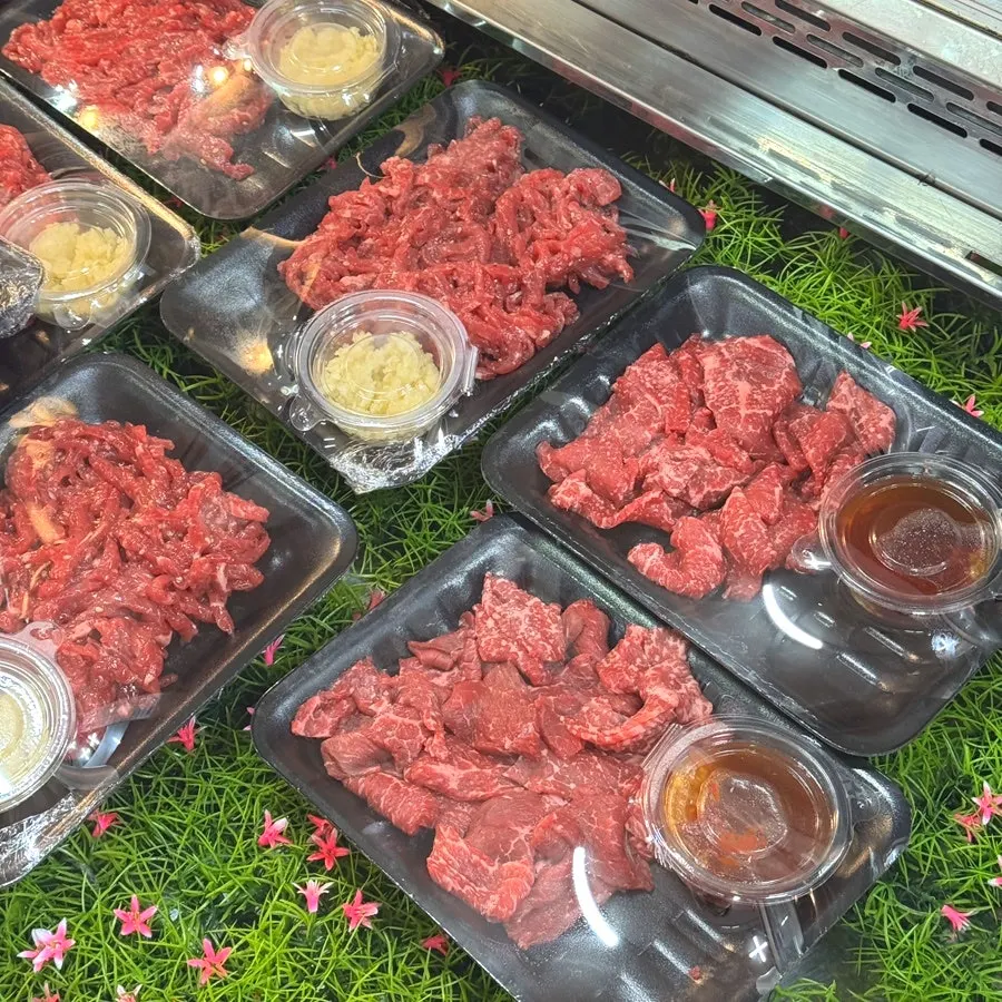 Display case with tteokgalbi price tags