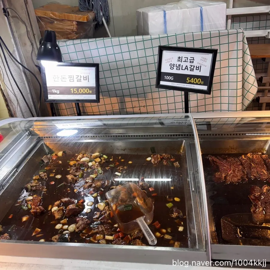 가격표가 붙은 제품 진열 모습