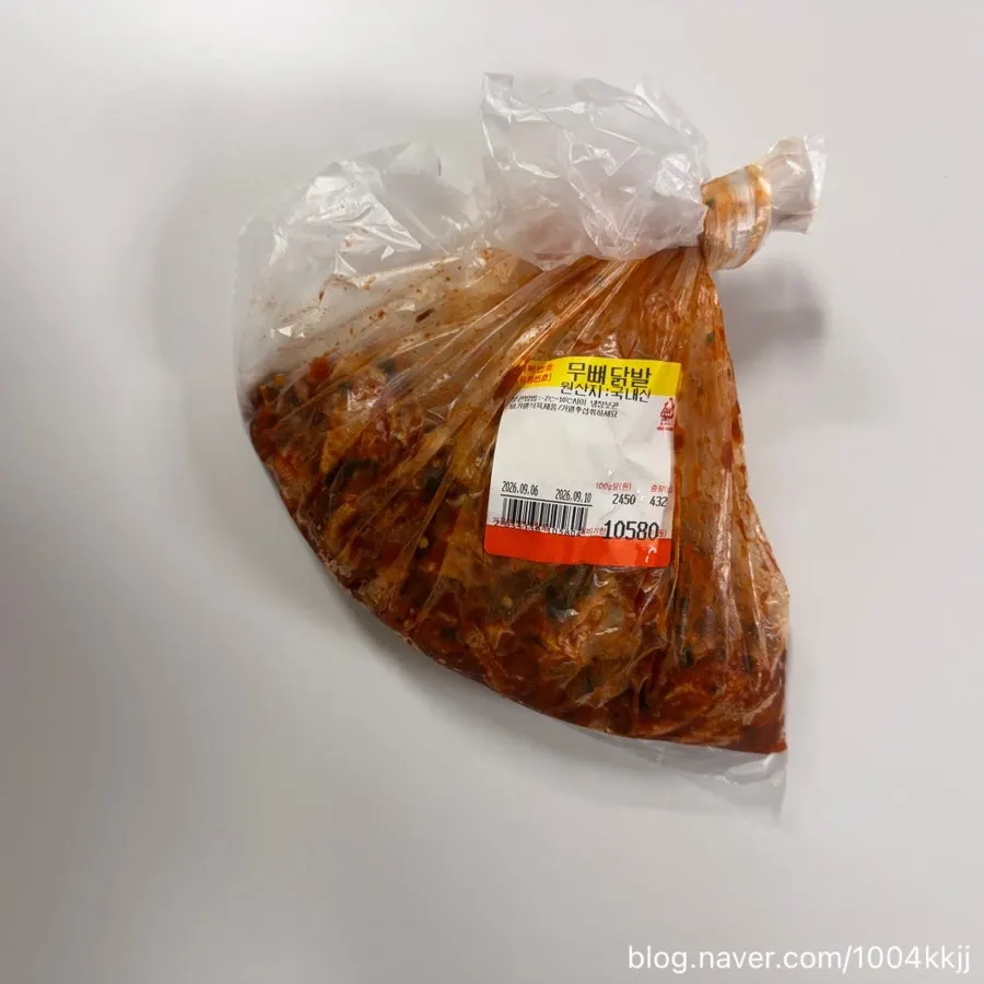 육회와 닭발 포장 구성