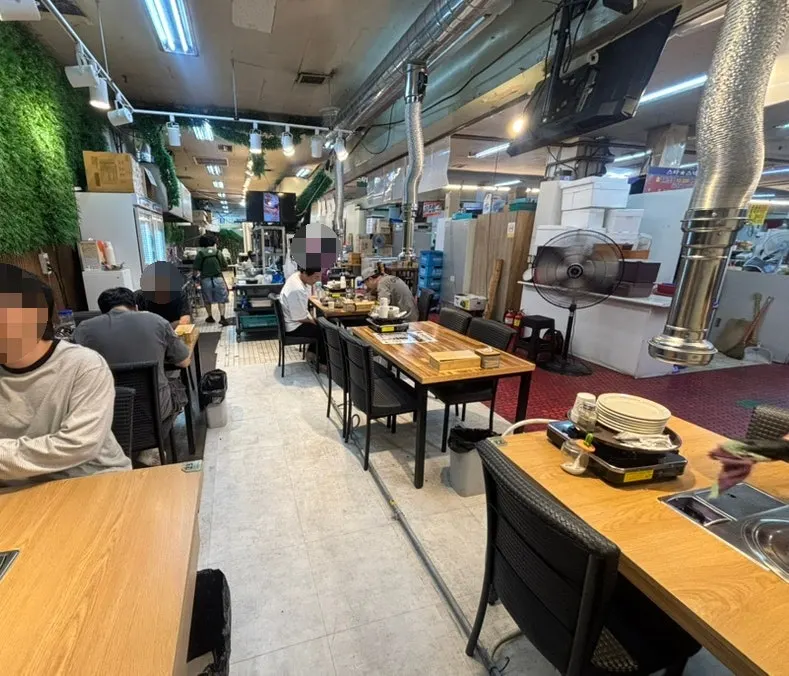Spaced-out tables and the open kitchen