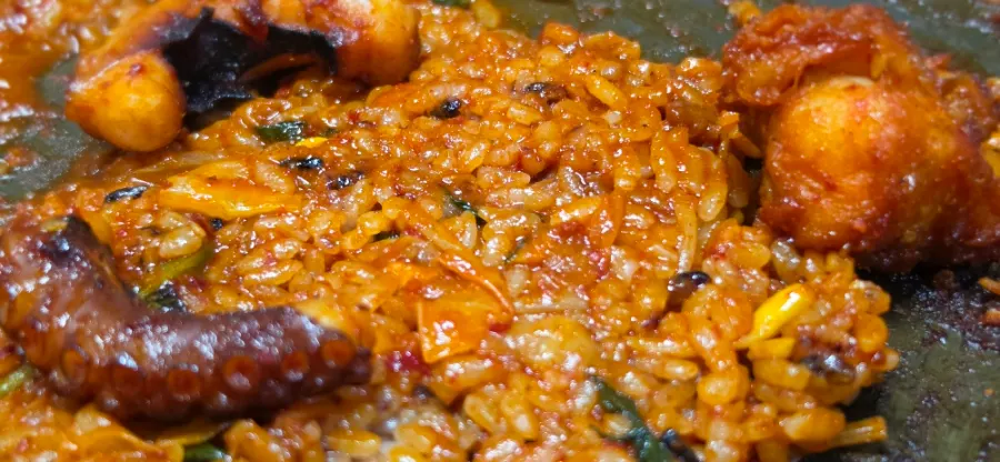 Leftover sauce after the griddle dish