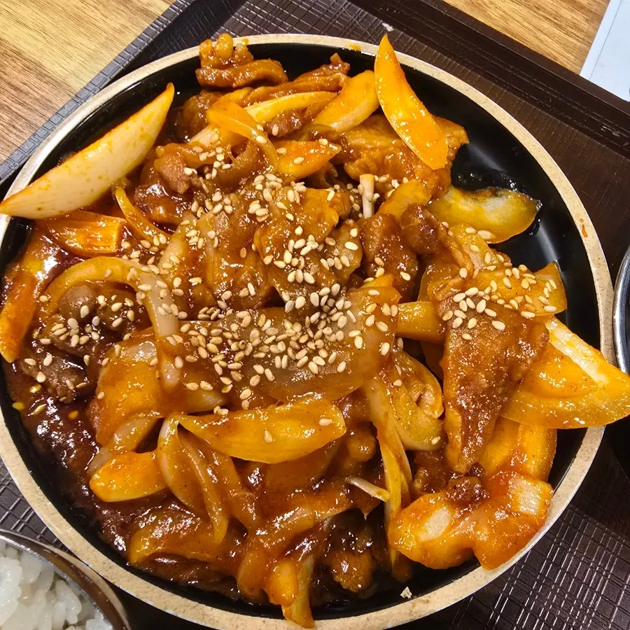 양파가 푸짐한 고추장제육