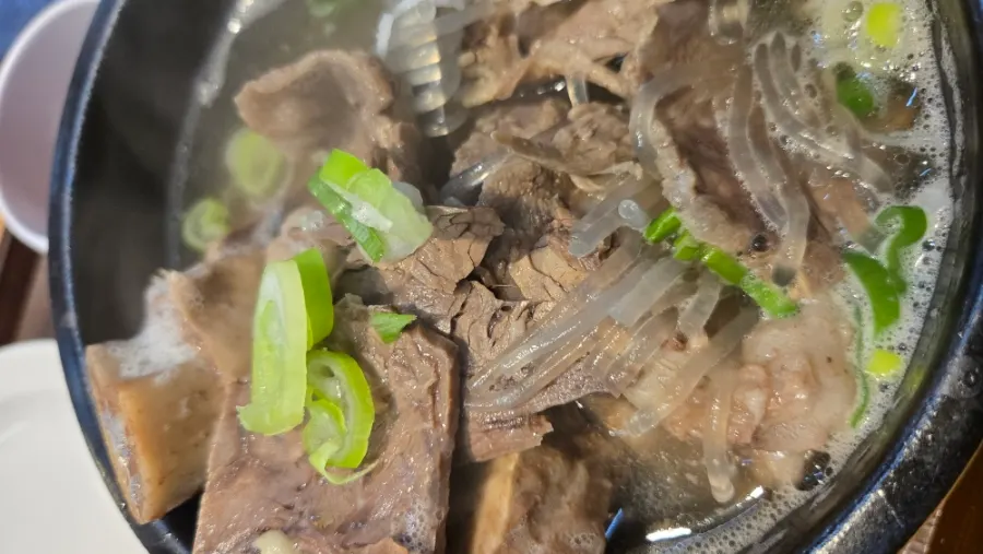 갈빗대에서 떨어진 갈비 고기