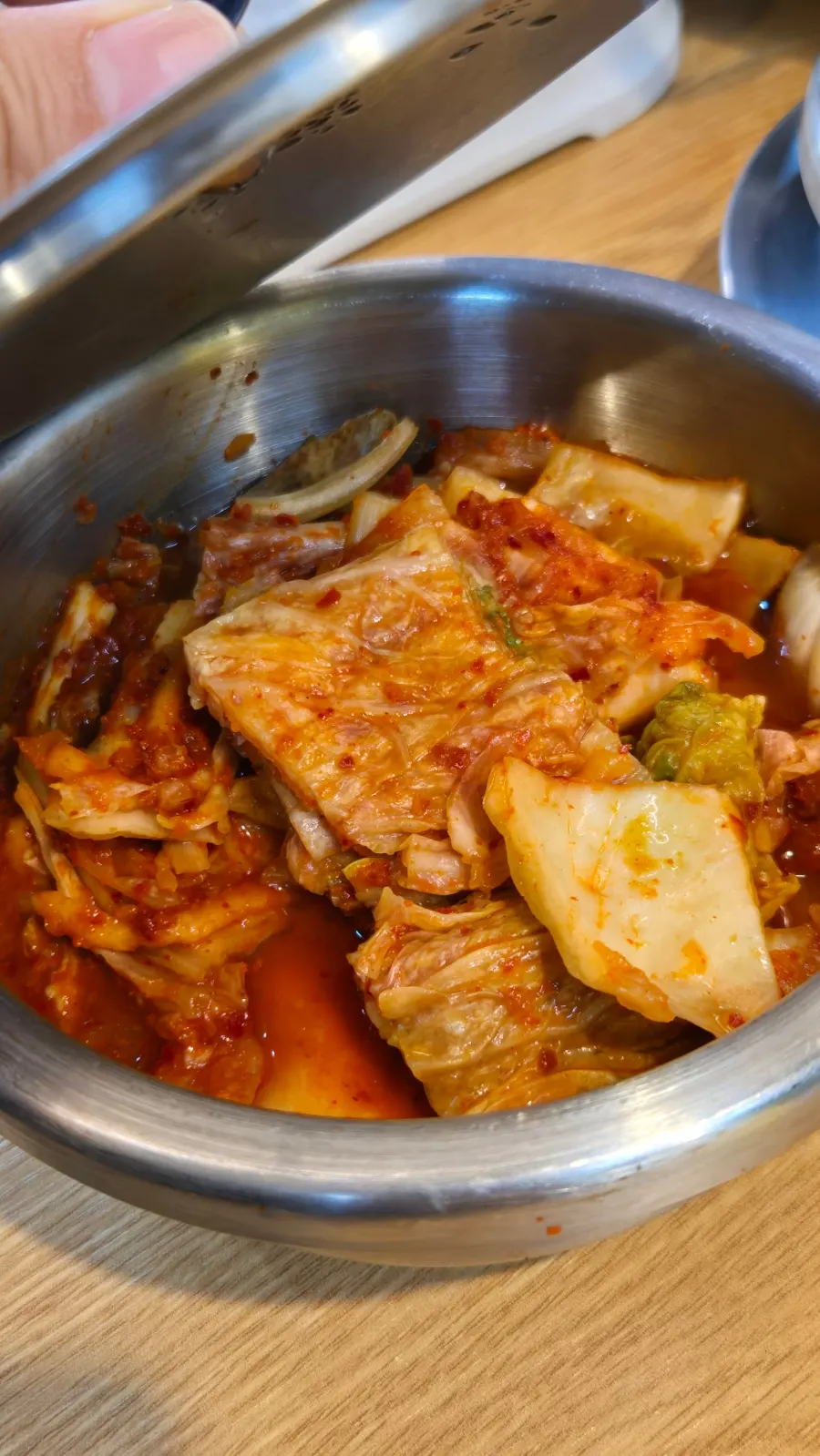 김치를 담는 테이블 구성