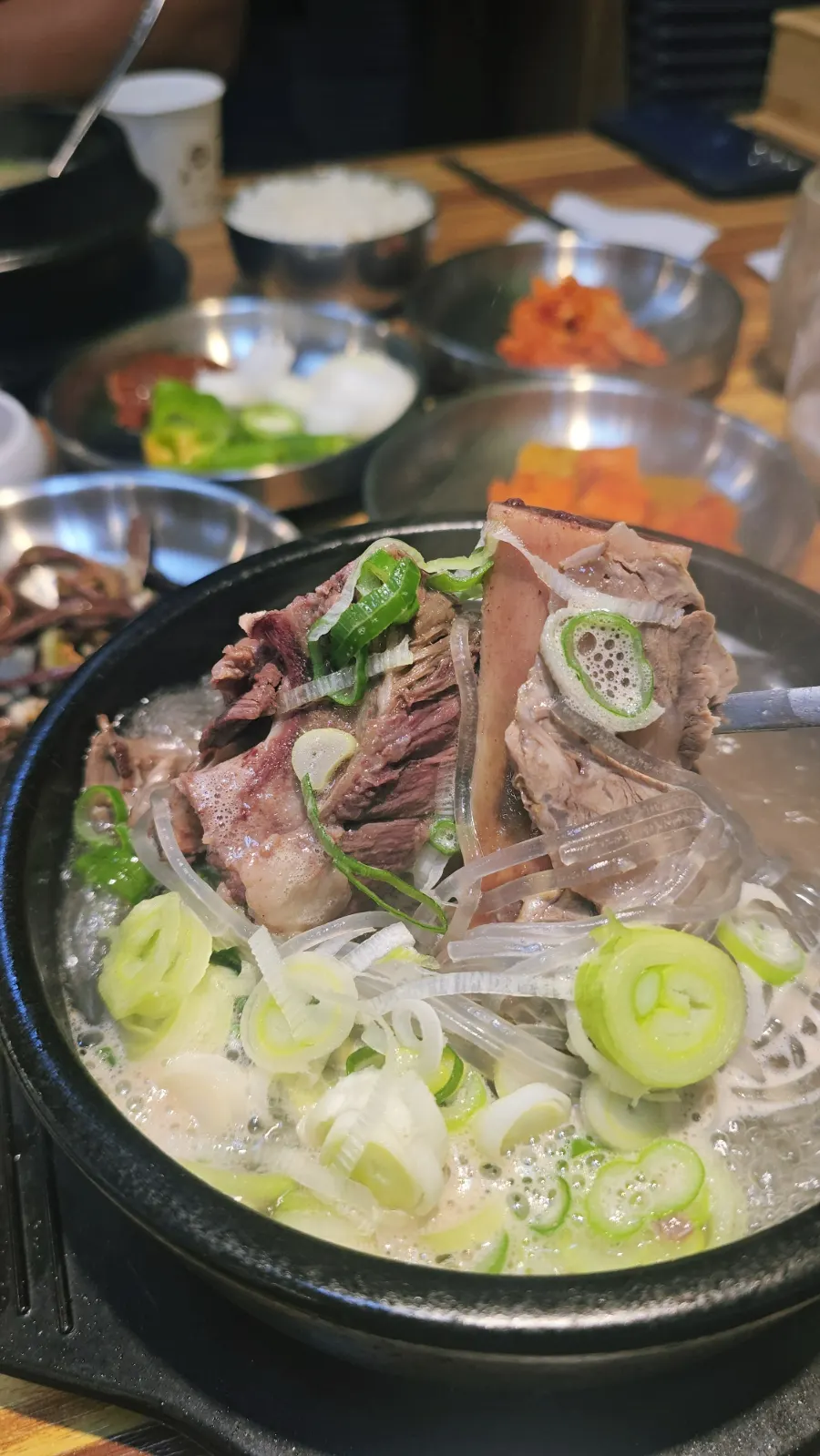 남편이 주문한 갈비탕 한 그릇