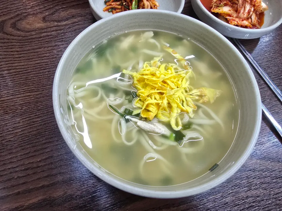 Noodles and chicken lifted out of the chicken kalguksu