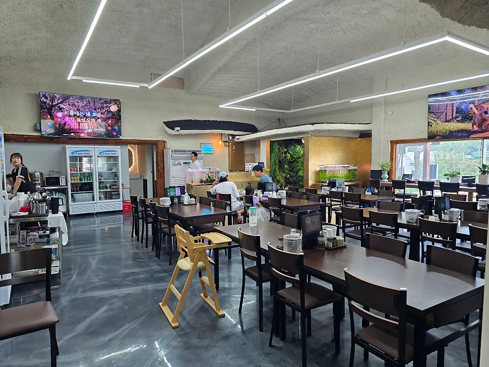 Self-serve rice bar available at Todamok