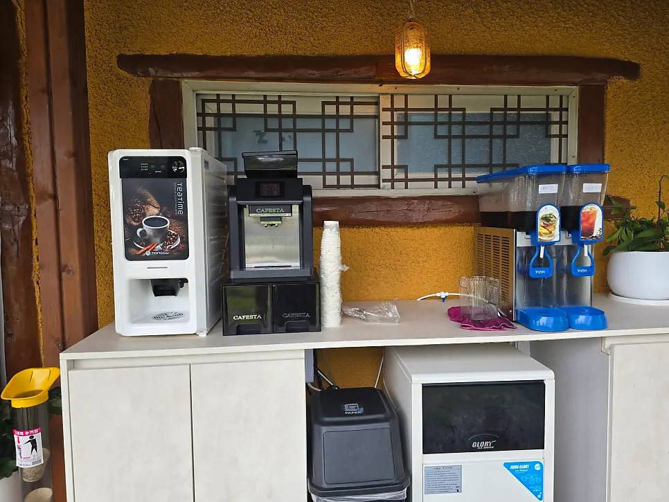 Small animal corner beside Todamok restaurant