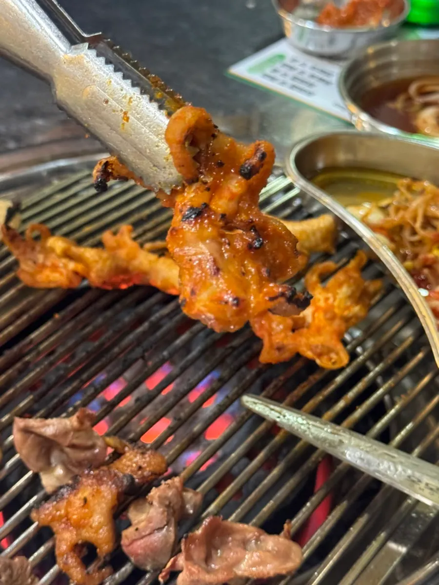 Spicy boneless charcoal chicken feet