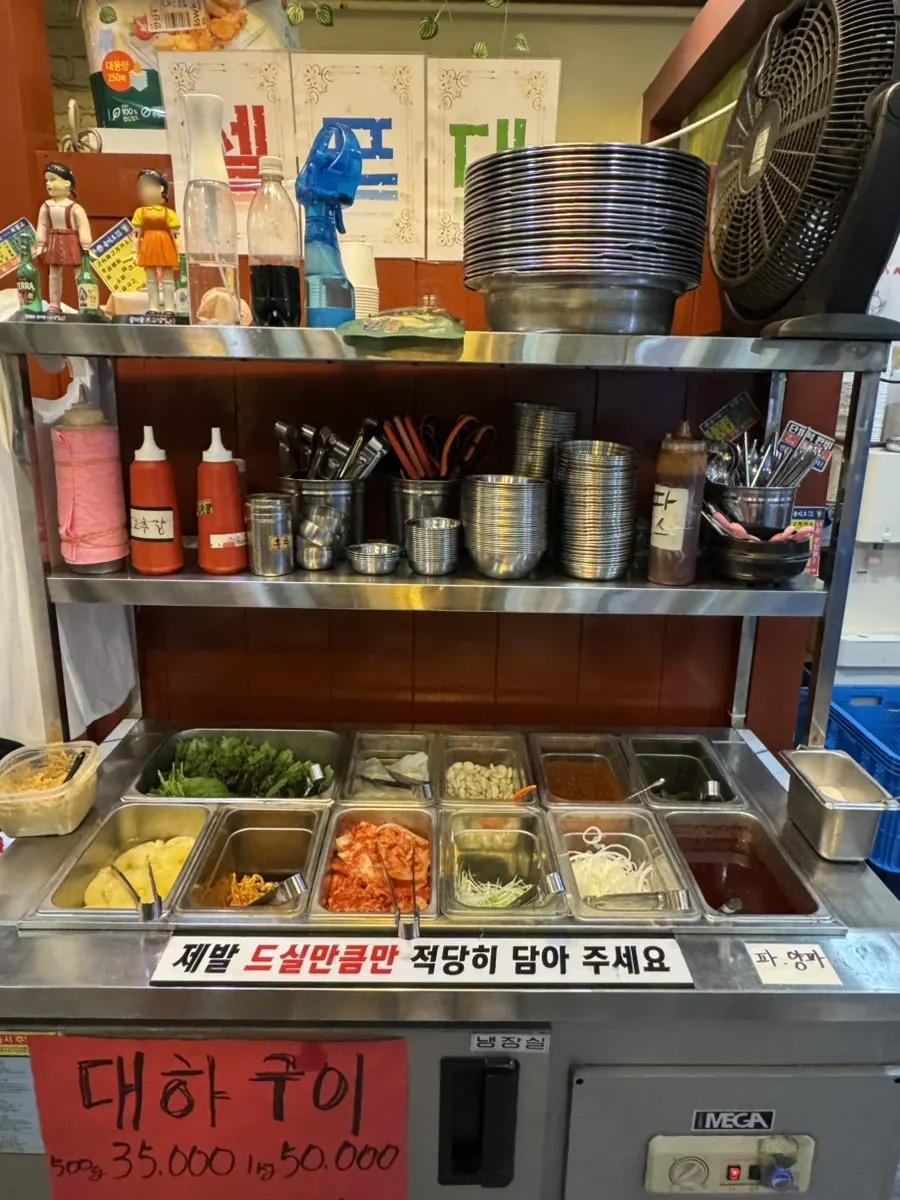 Self-bar with a variety of side dishes