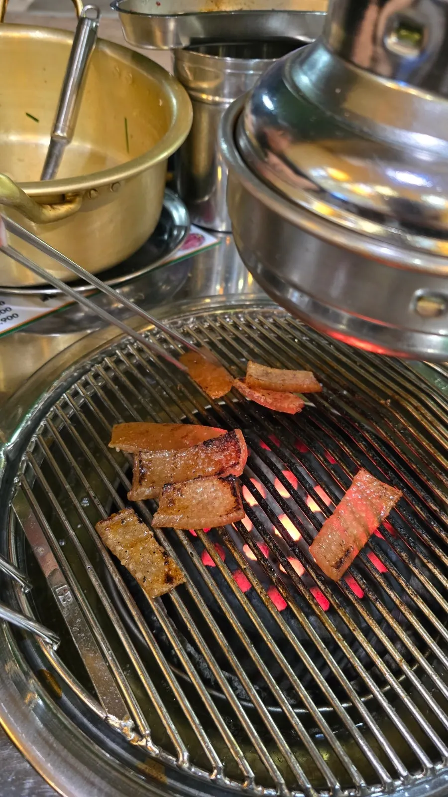 연탄불 고기 구이 상차림