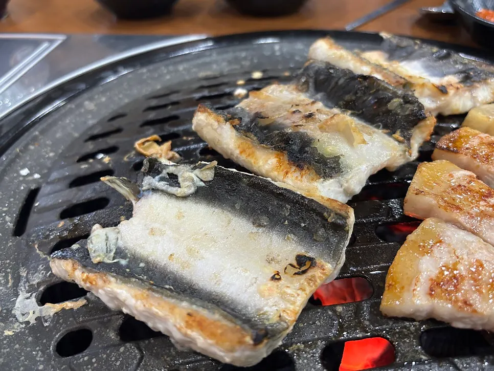 Preparing cooked eel