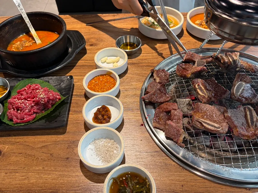 Full spread of LA galbi and yukhoe