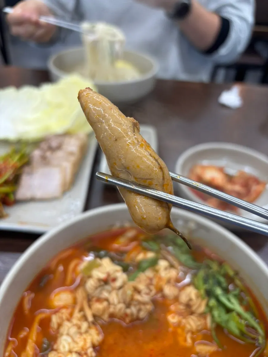 알과 곤이가 든 얼큰한 칼국수