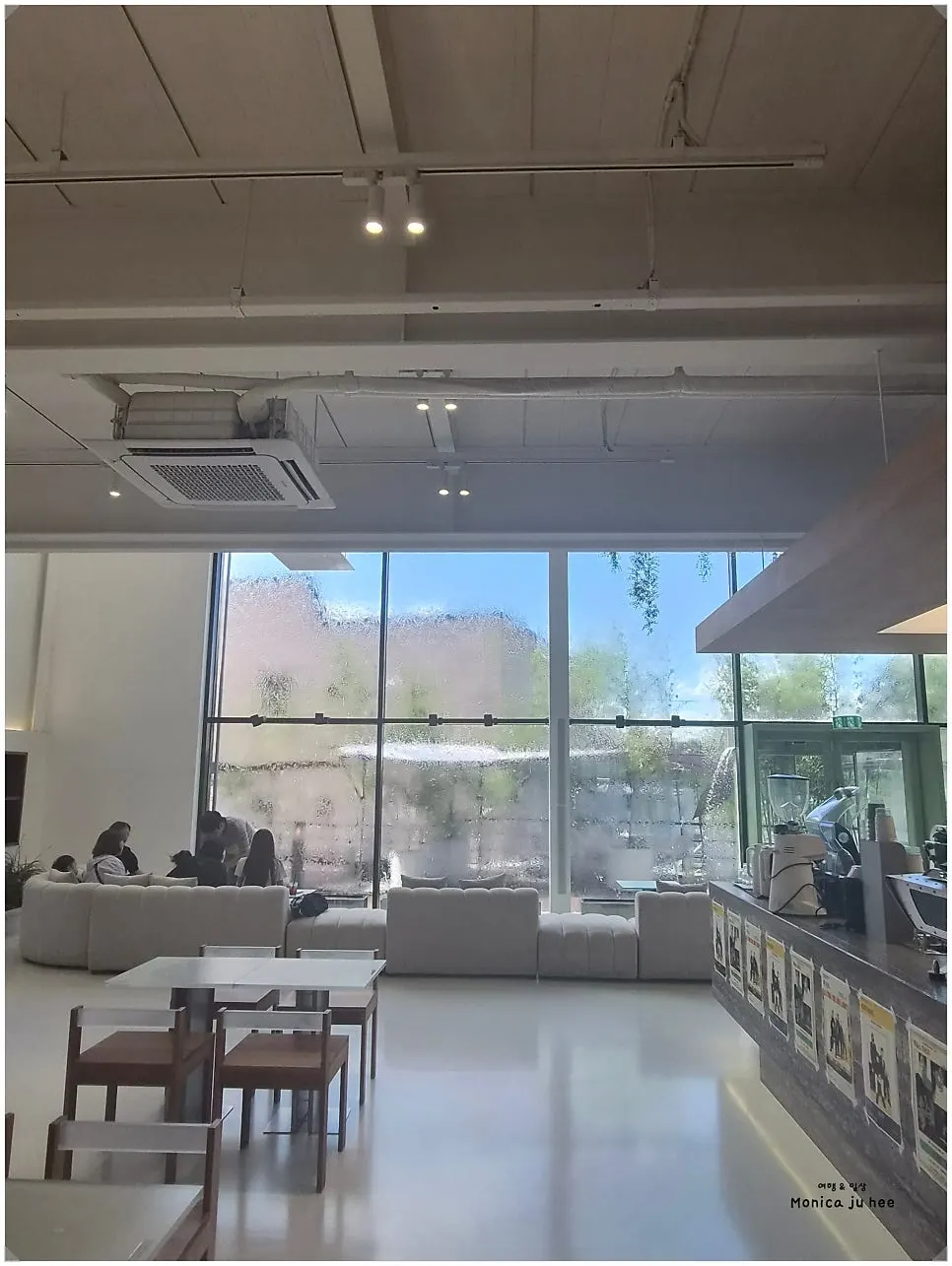 음악이 흐르는 챗 베이커 공간