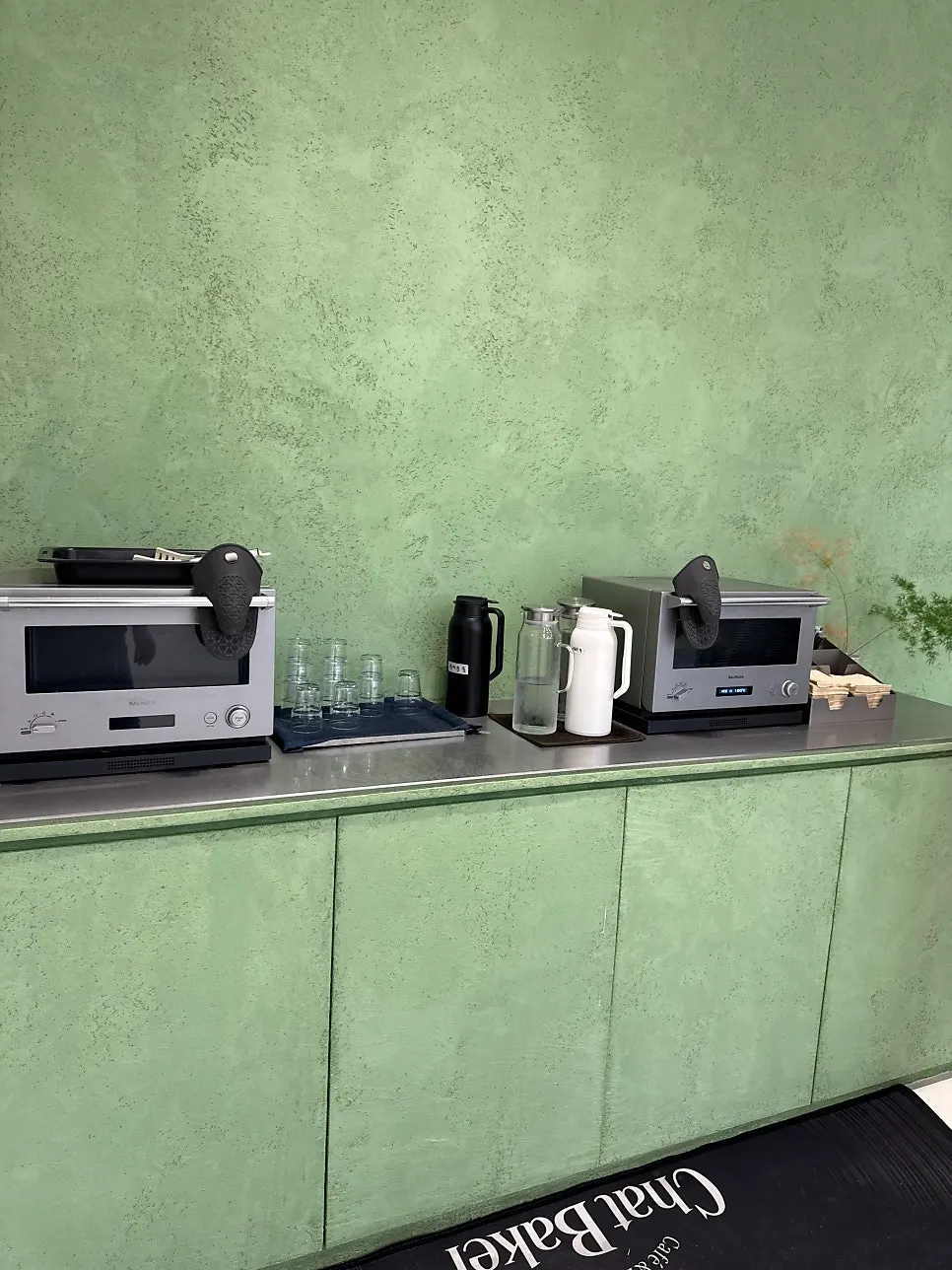 Self-service station with a microwave and water