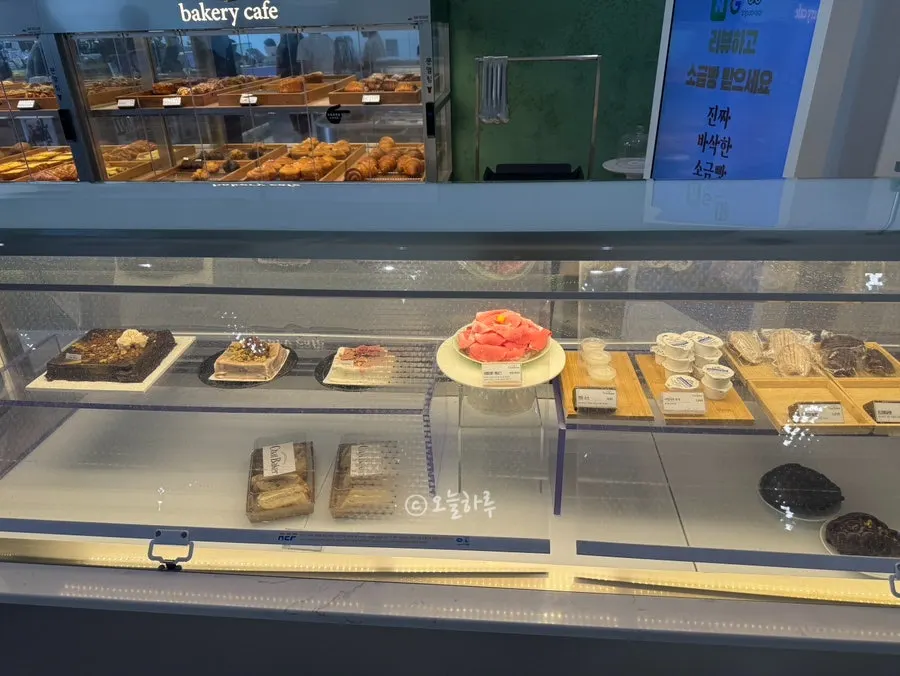 챗베이커 베이커리 진열대