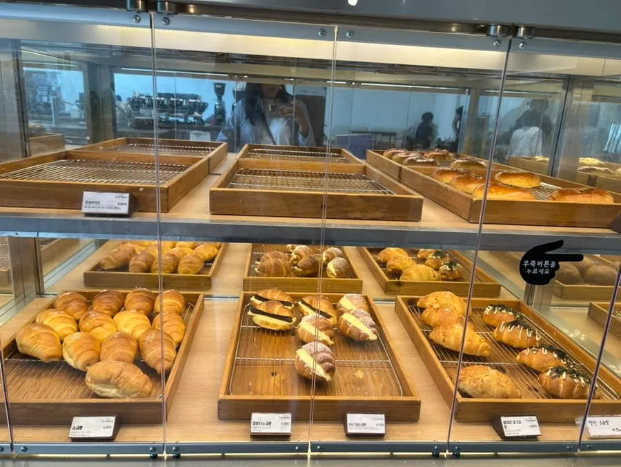 햄치즈토스트와 소금빵, 밤식빵