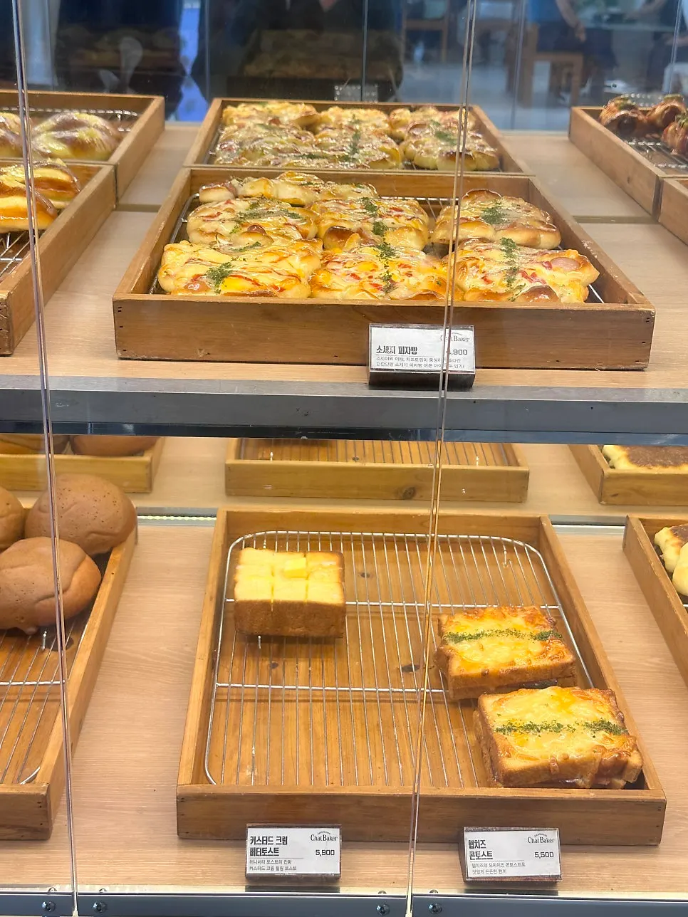 다양한 빵과 브런치 메뉴