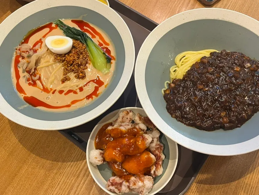 พื้นที่นั่งกินอาหารในวันธรรมดาที่สตาร์ฟิลด์อันซอง