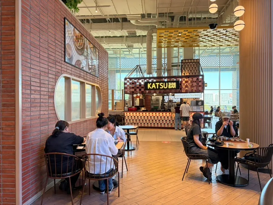 Chibao food-court seating