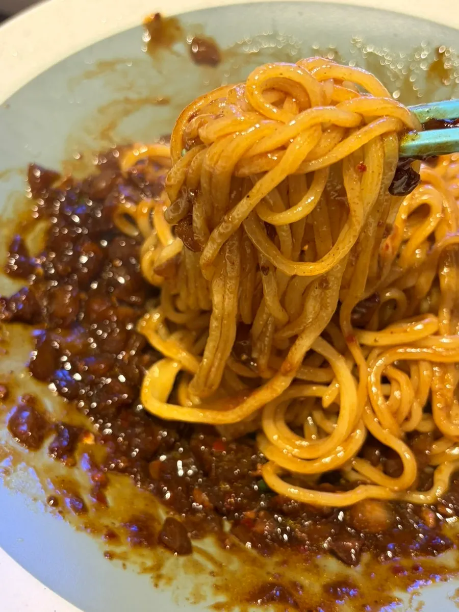 Noodles in Sichuan uni jajang