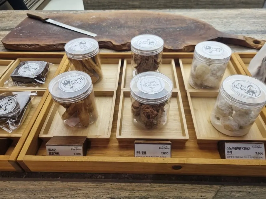 Cận cảnh tủ trưng bày dessert