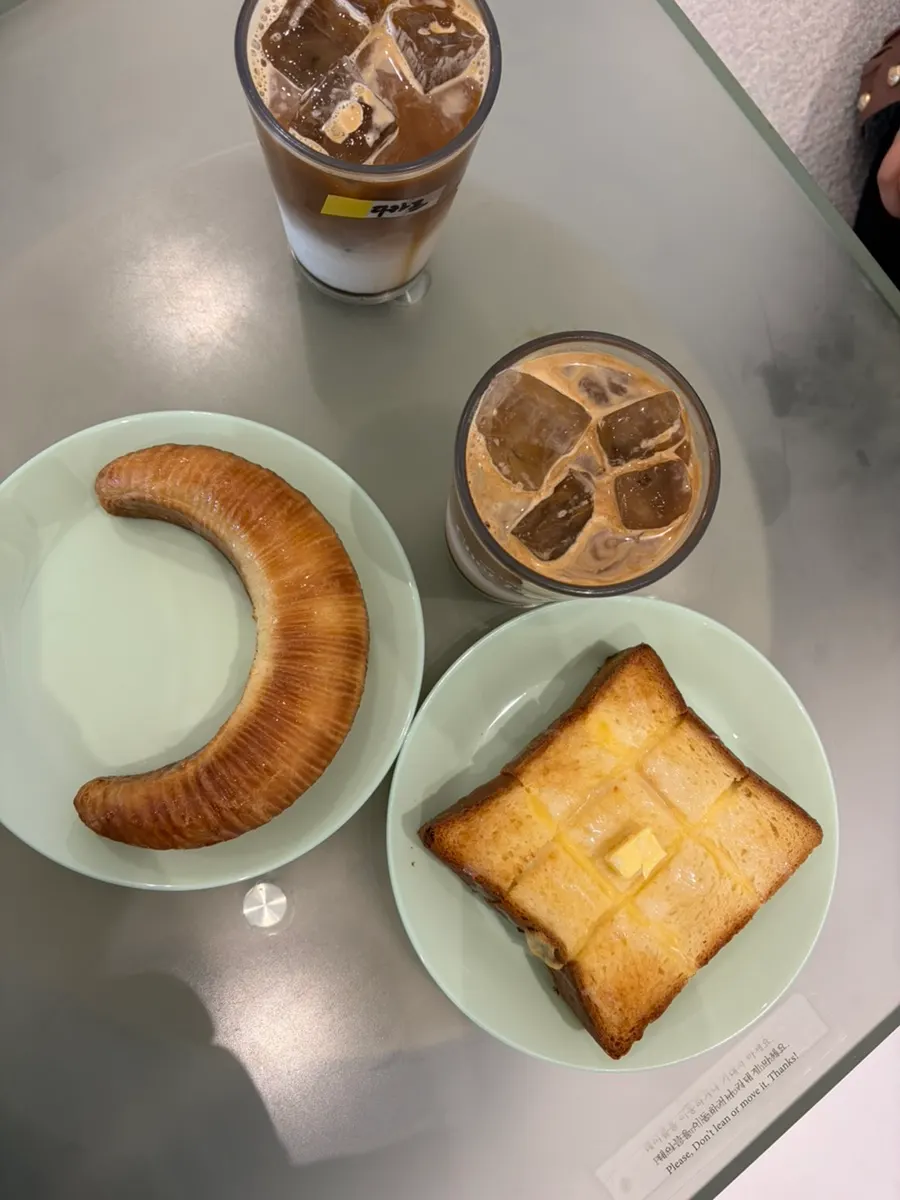 Exterior of Chat Baker, a brunch café in Gongdo, Anseong
