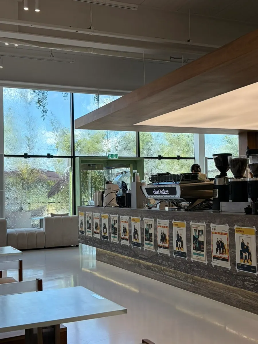 Waterfall-like feel of the window interior