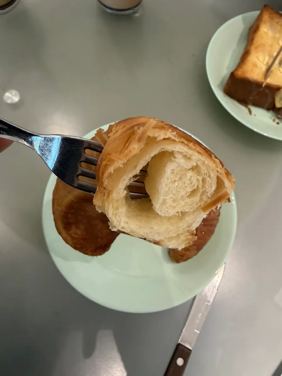 Sliced bread served on a plate