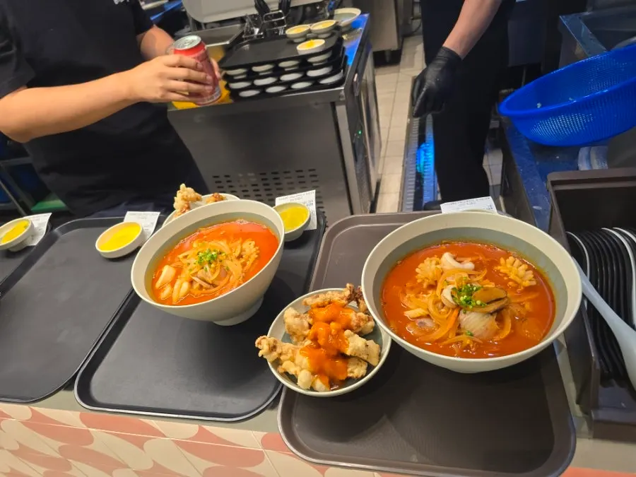 잘게 다진 야채가 든 치바오 유니짜장 소스