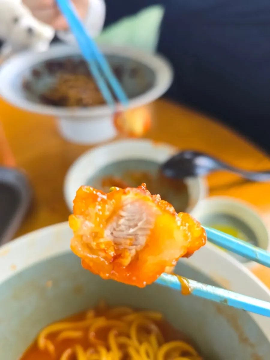 거의 비운 짜장 짬뽕 탕수육 그릇