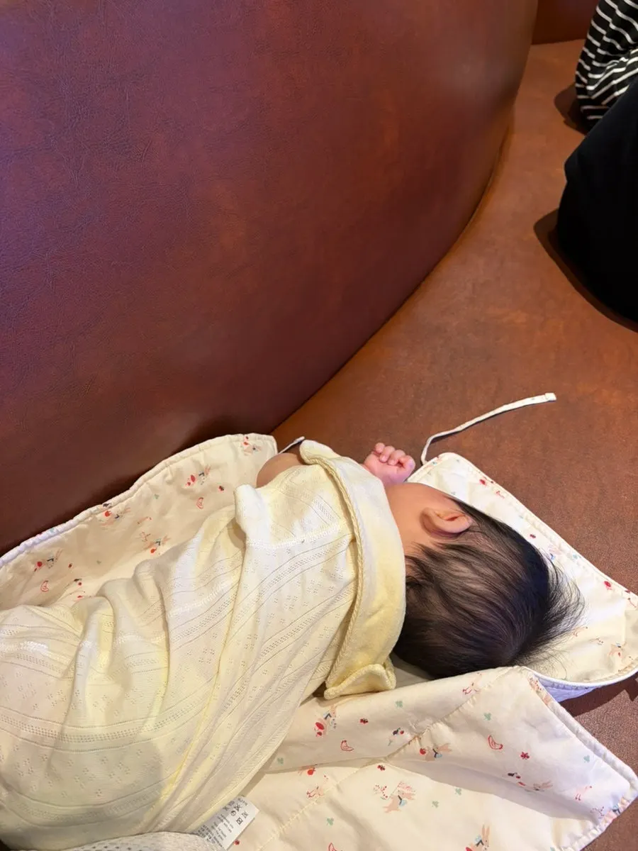 유니짜장면을 먹는 아이