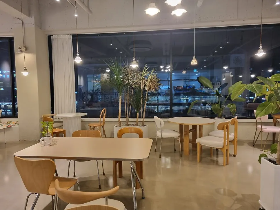 Window seating at Nyanya, great for conversation