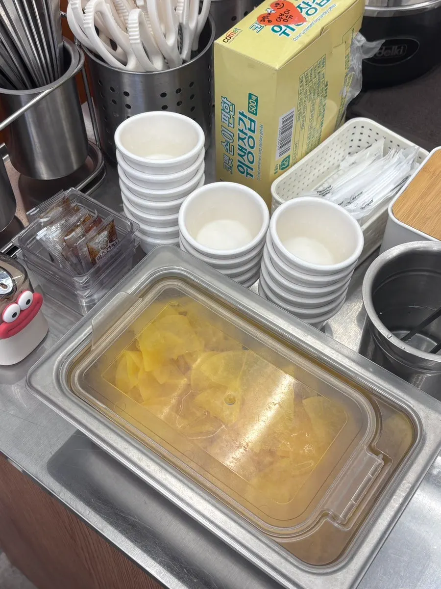 학원가 근처 얌볶이 좌석