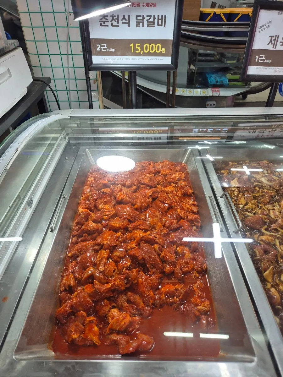Marinated meat meal-kit display corner