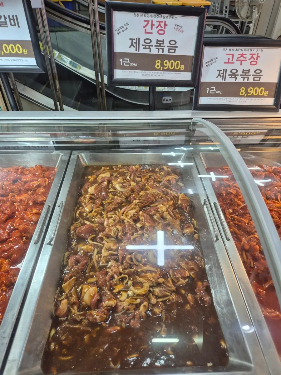 Packaged Chuncheon-style dakgalbi and jeyuk products