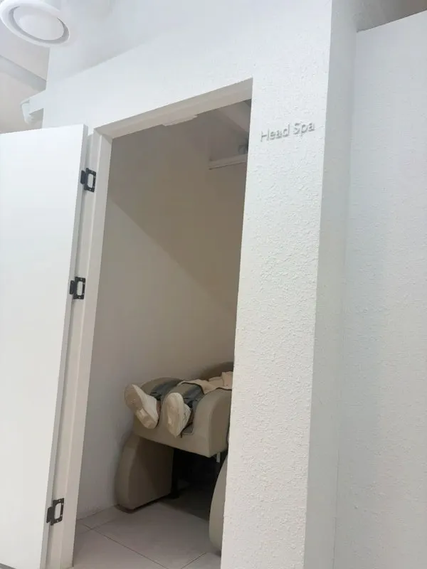 Shampoo room and drying area