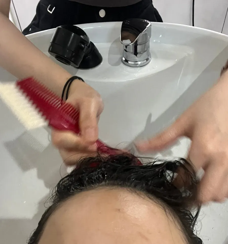 Applying protein treatment and scalp nourishing pack