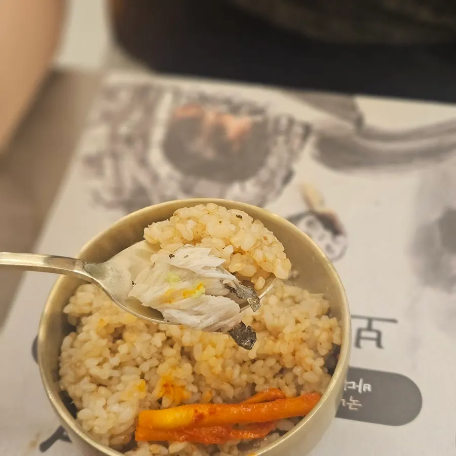 정갈하게 제공된 한식 반찬