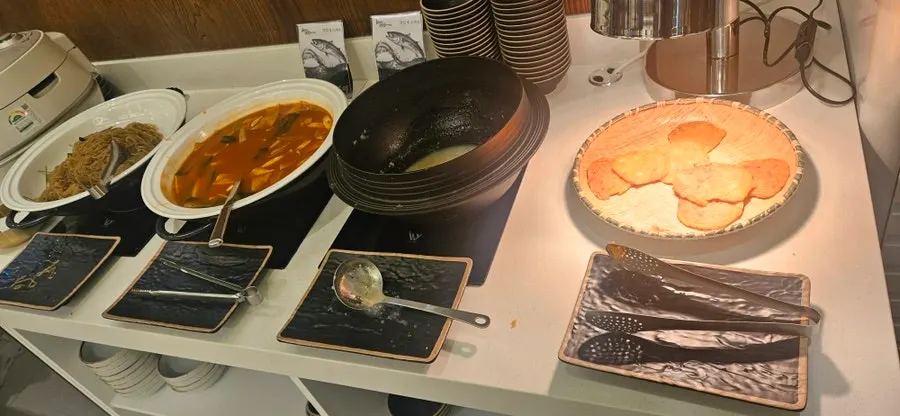 상추와 나물로 만든 비빔밥