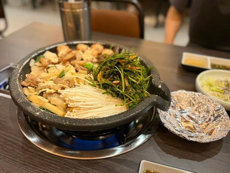 Assorted gopchang platter with vegetables