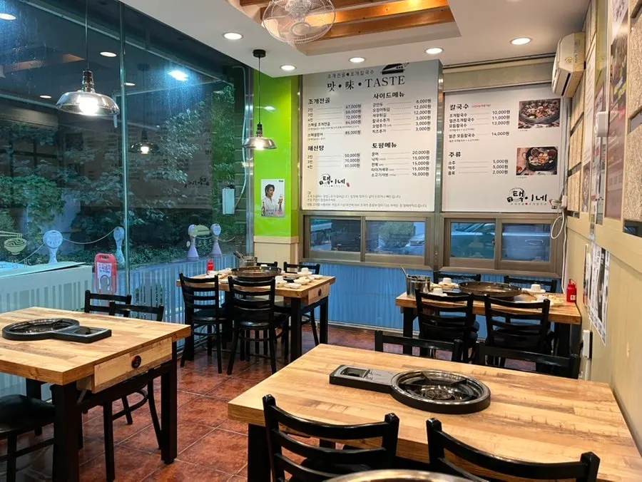 모임 손님을 위한 매장 내부 좌석