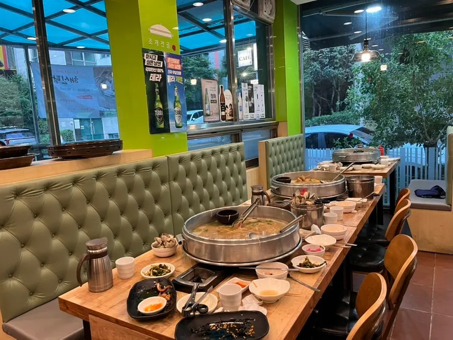단체 이용이 가능한 매장 내부