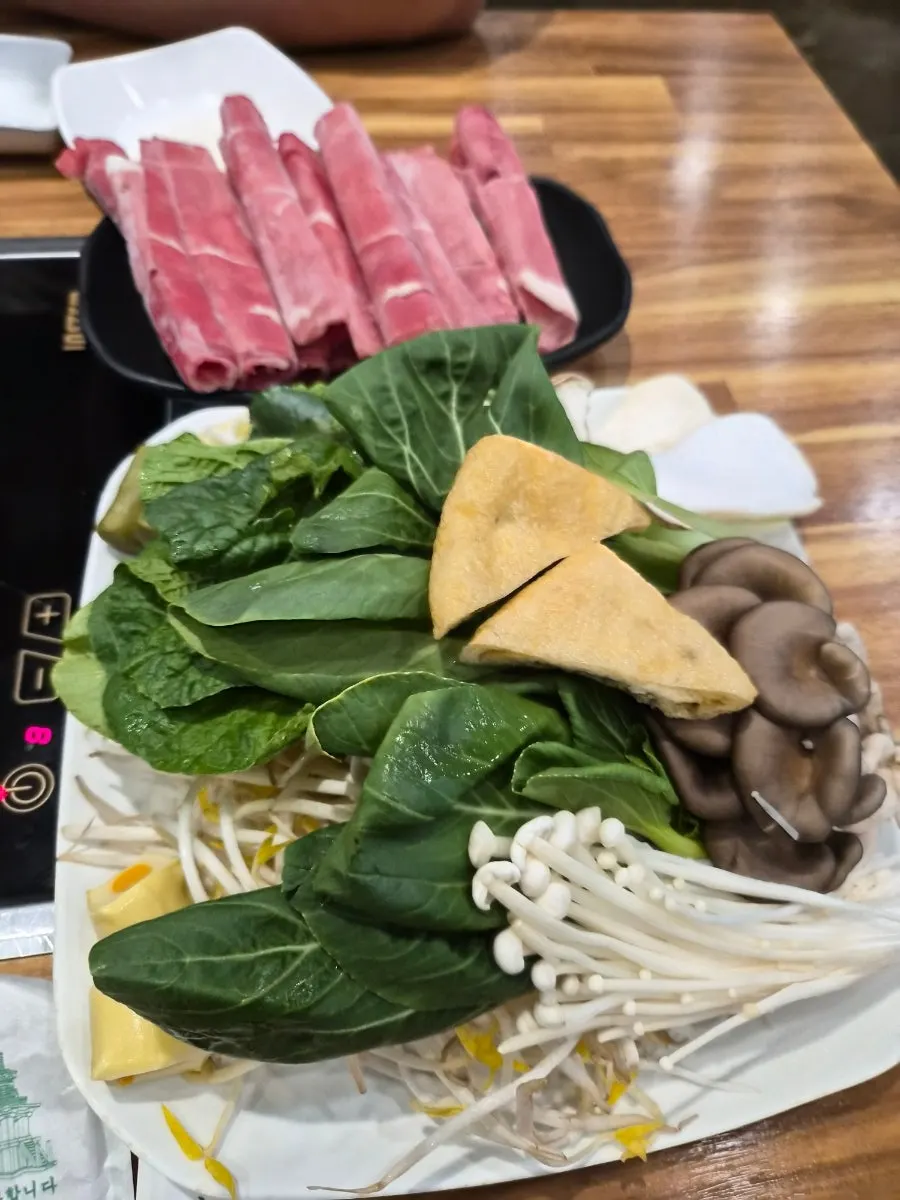 Shabu-shabu broth pot and set composition