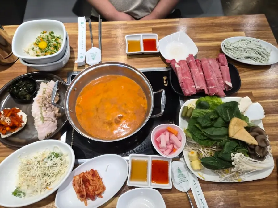 Shabu-shabu table set up quickly