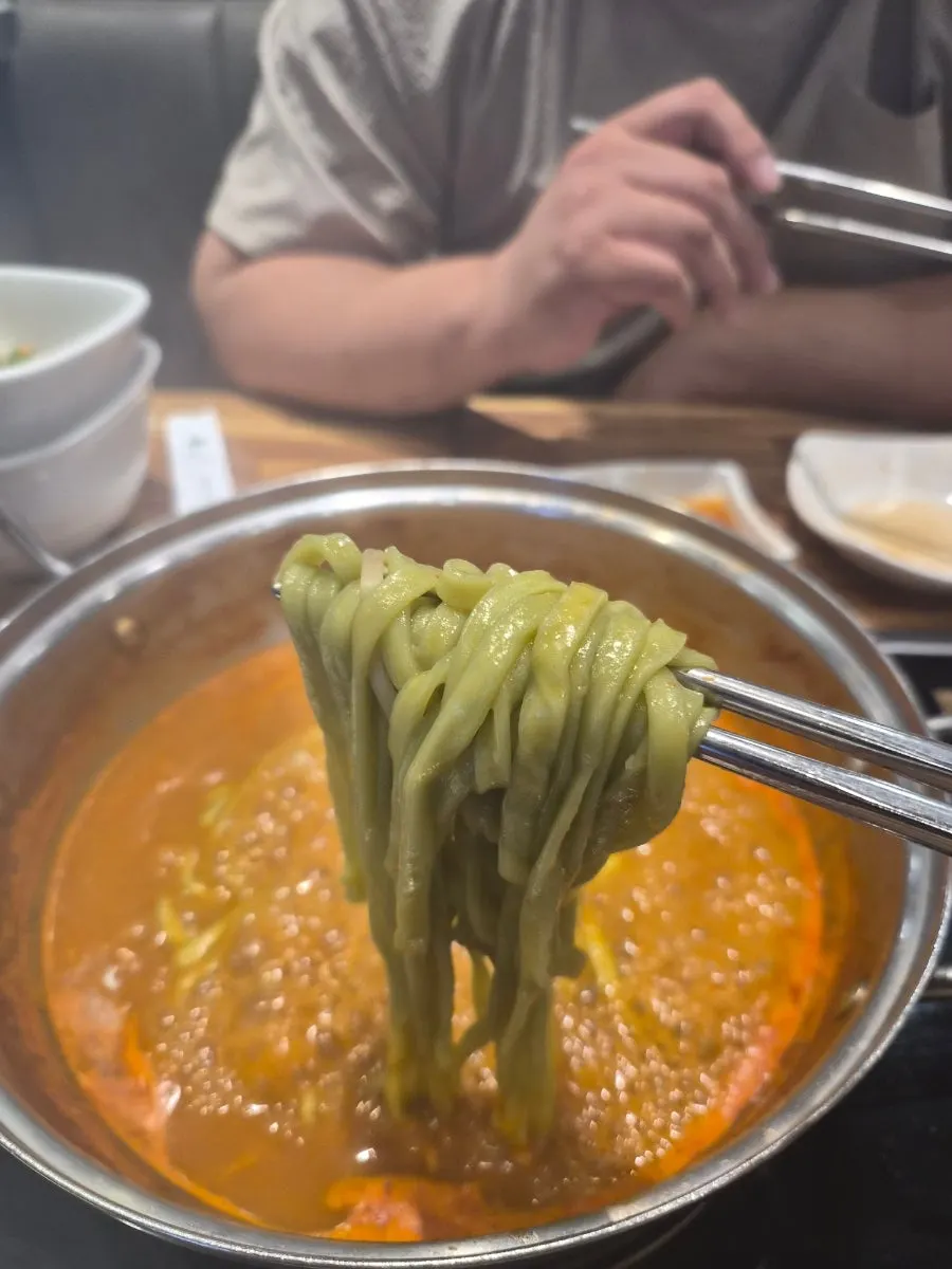 Green mulberry-leaf noodles and rice cakes