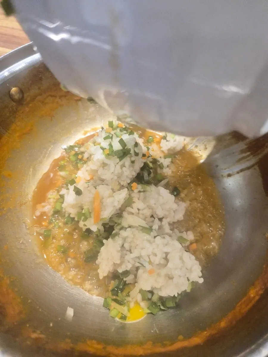 Shabu-shabu pot with green noodles added